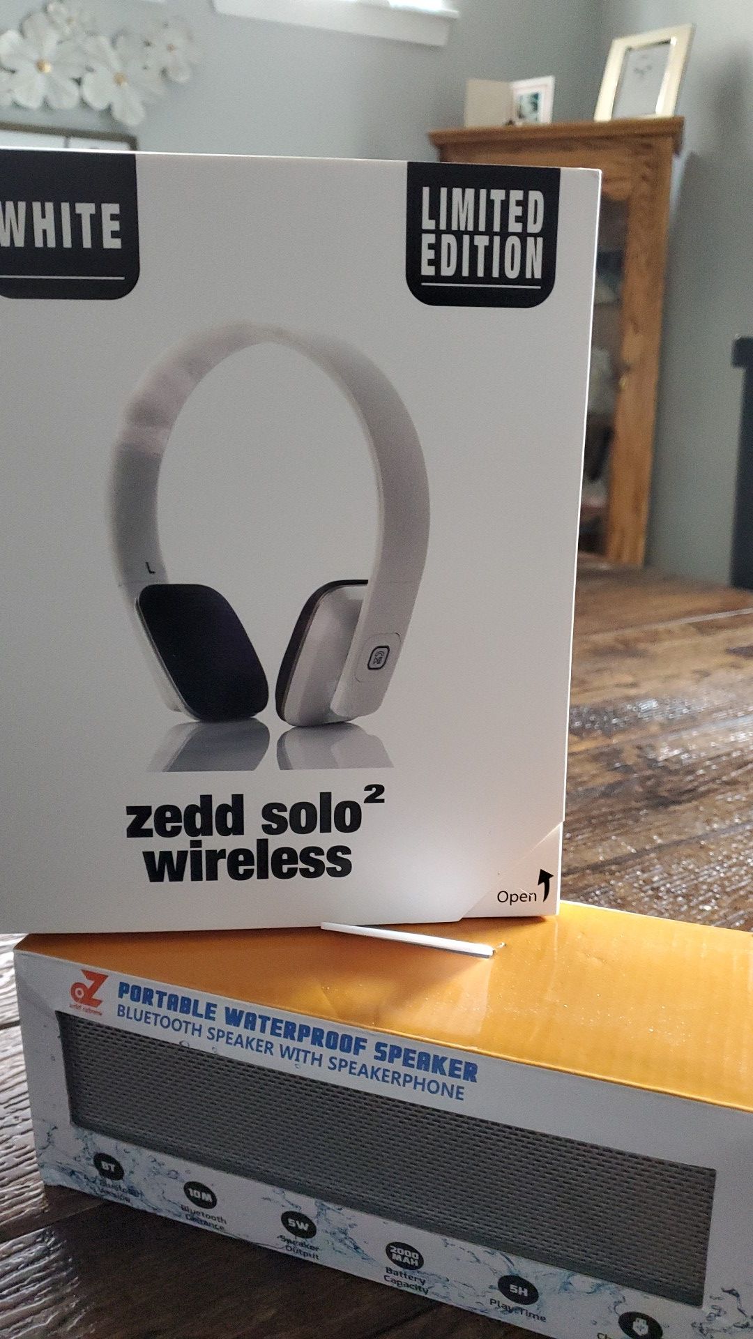 Zedd 2 solo wireless headsets Two sets