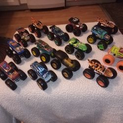 HOT WHEELS MONSTER TRUCKS