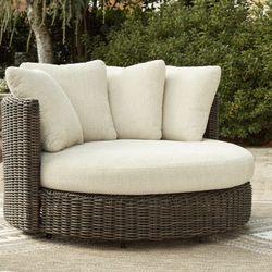 Outdoor Swivel Lounge Chair