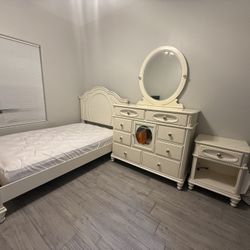 Full Size Bed Set