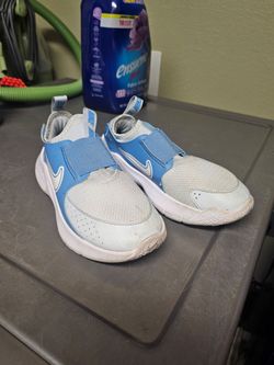 Girls Nike shoes size 2y