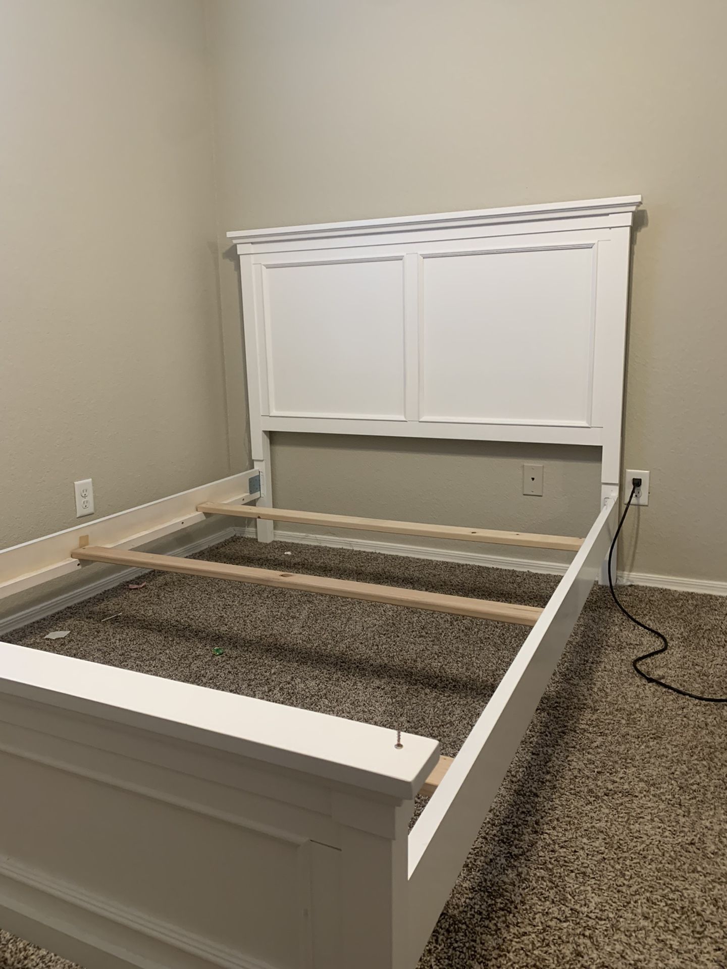 White bed frame (full)