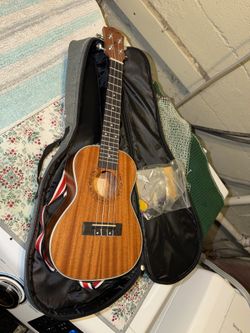 Baritone Ukulele 30” Ranch Kit – Great Condition – Ready to Play 🎶