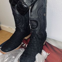 Black Fish scale Boots And Belt