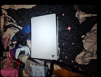 PS5 like new + 3 controllers, ff7 rebirth