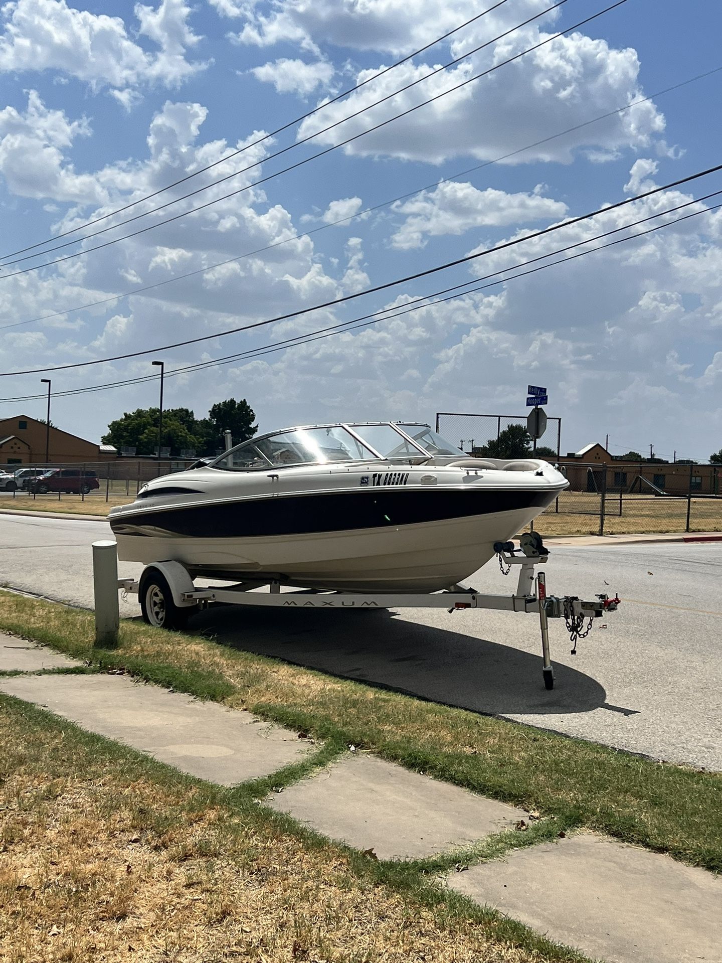 1999 maxum ski boat