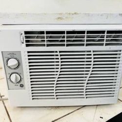 General Electric WINDOW AC Unit 5000 BTU 115 Volt Room Air Conditioner