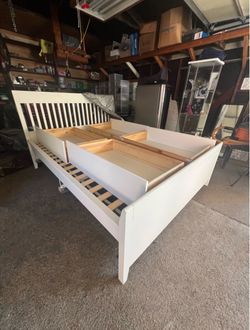 Mueble de cama queen con cajones