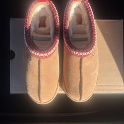WOMENS SZ 9 UGG TAZZ II