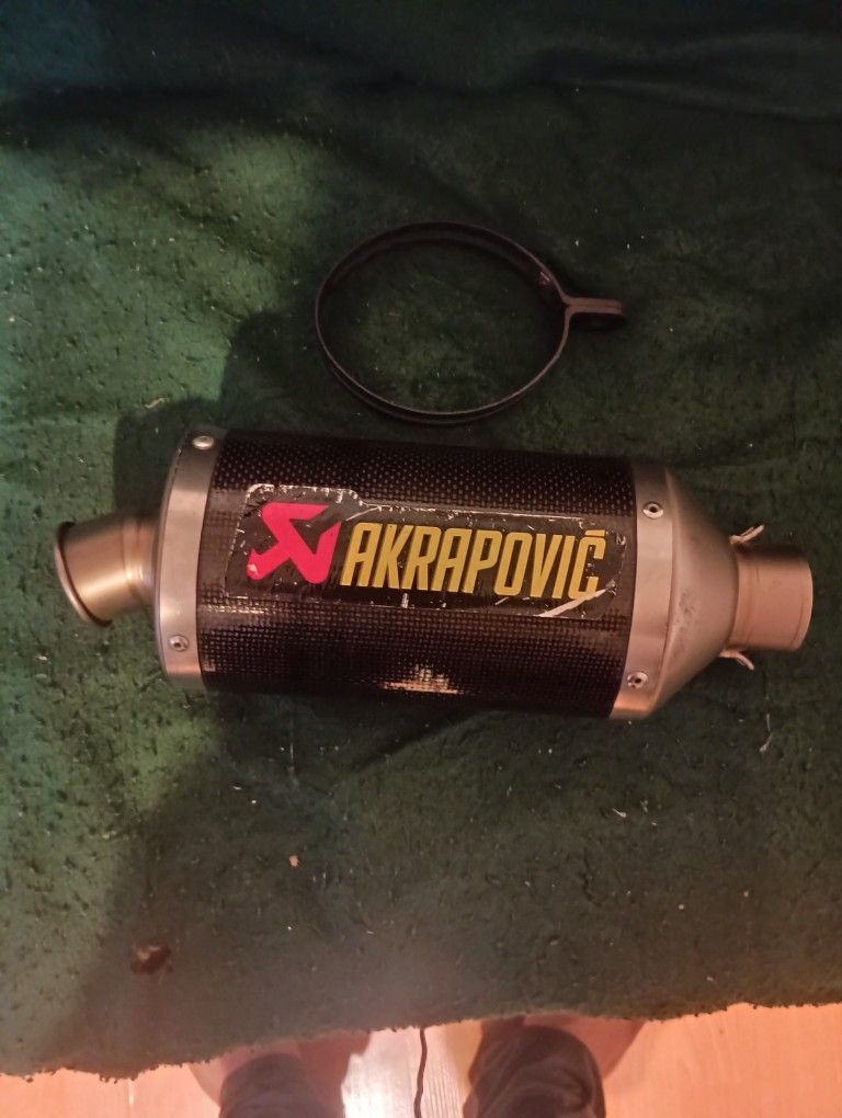 Stubby Akrapovic exhaust 51 mm