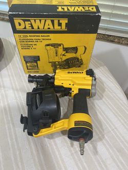 DeWalt Pneumatic 15° Coil Roofing Nailer. NEW