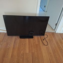 43 Inch VIZIO TV WITH REMOTE 