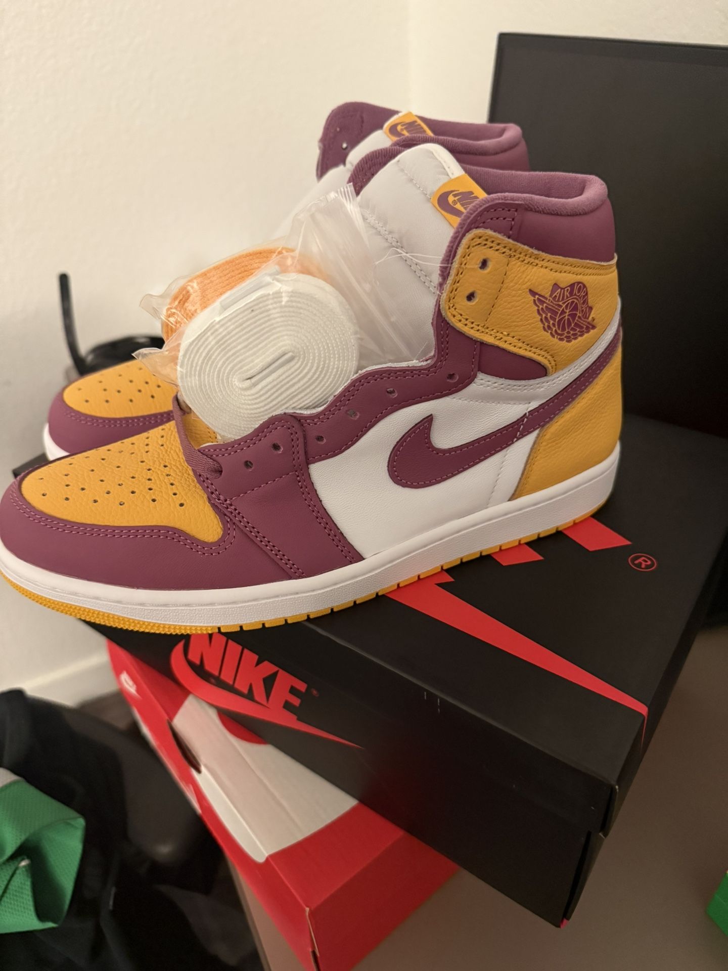 Air Jordan 1 Brotherhood SIZE 10.5