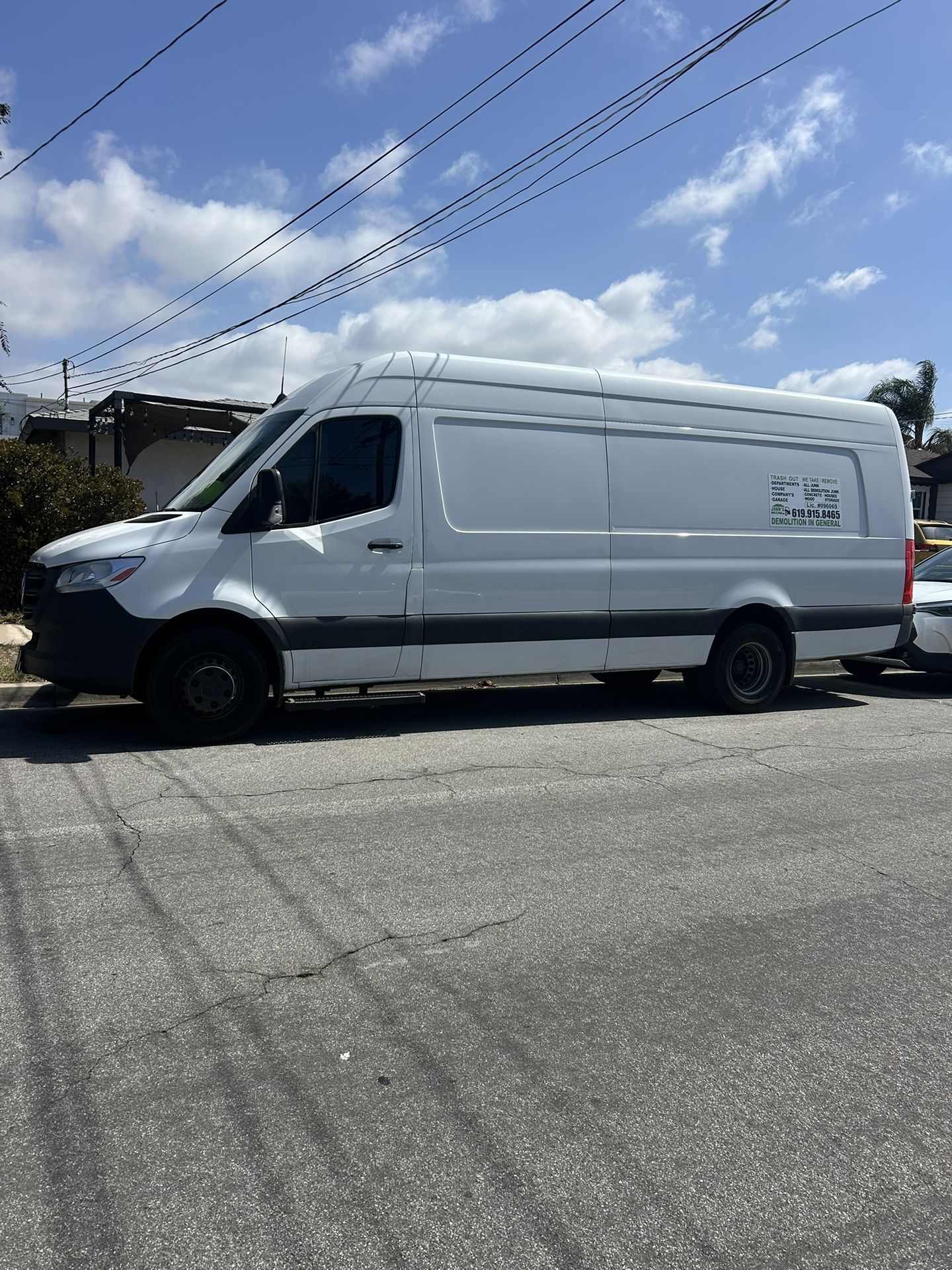 Vendo Mecedez Año 2022 ,,,motor Dicel V6. Turbo. Millas 141.432. Título Limpio Placas Vijentes. Muy Económica. Doble Rodado 4500 Capasidad. X $41.500
