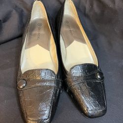 George Croc Embossed Black Patent Leather, size 10M