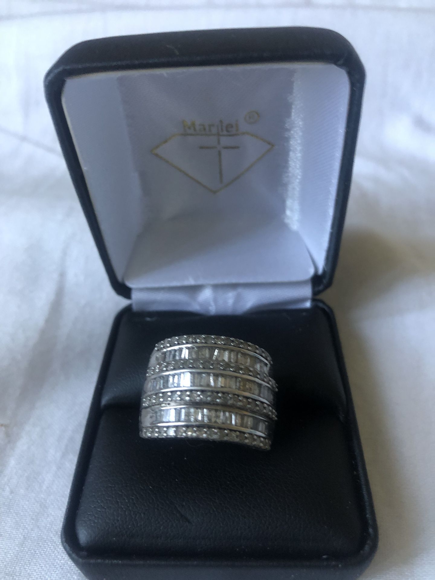Stunning Yet Simple Diamond Ring 2ct