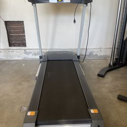 Smart Treadmill With Auto Incline