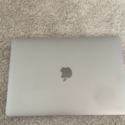 MacBook Pro 2020 I5 8gb 256 Ram