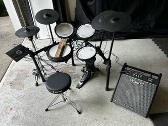 Roland TD-17 KVX & Roland PM-200 speaker