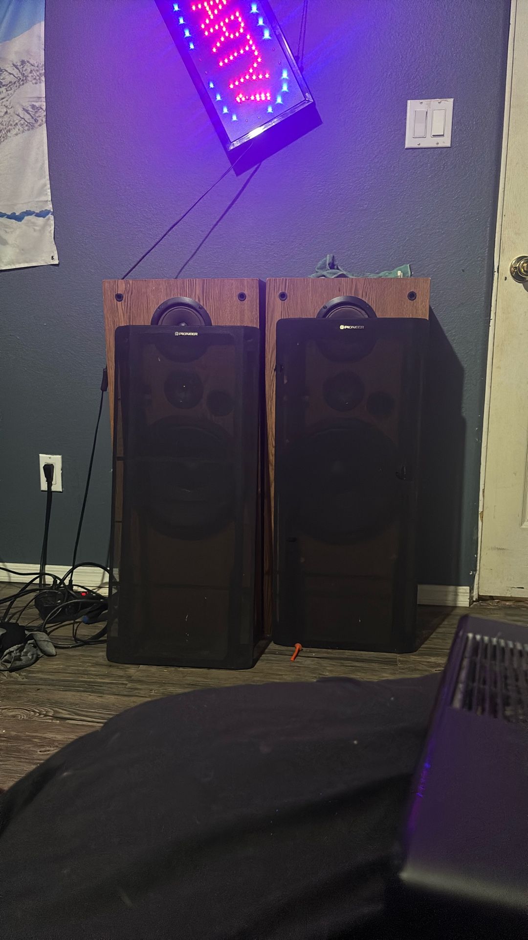 Antique speaker