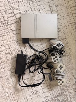 Ps2 silver slim. Turns on, I don’t have tv to ps2 cable for it.
