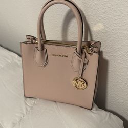 Michael Kors Leather Purse Come With Long Strap In Perfect Clean Condition  