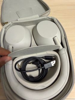 Sony xm5 headphones