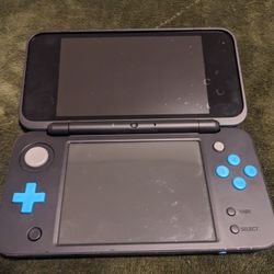 Nintendo New 2DS XL w/games and chager