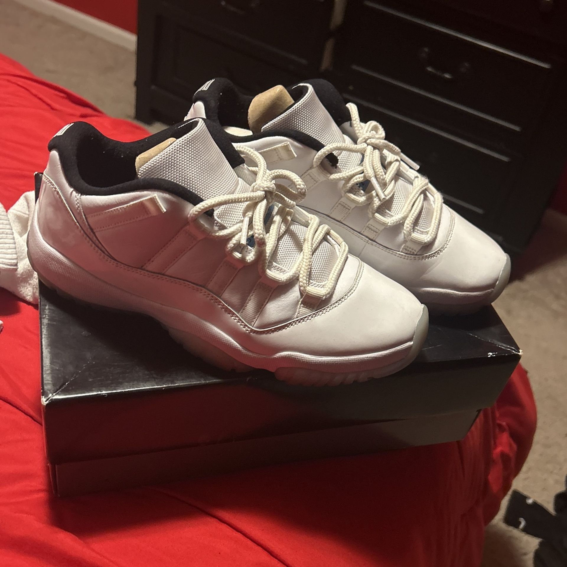 Jordan 11 Low Legend blue