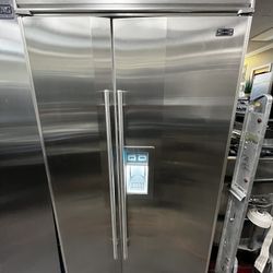 42” subzero Built-In Refrigerator side By Side 