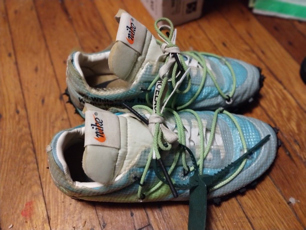 Nike Off Whites Sneakers