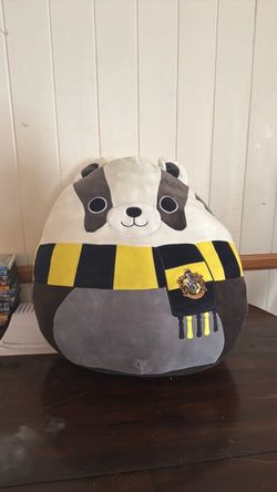 Giant Hufflepuff squishmallow