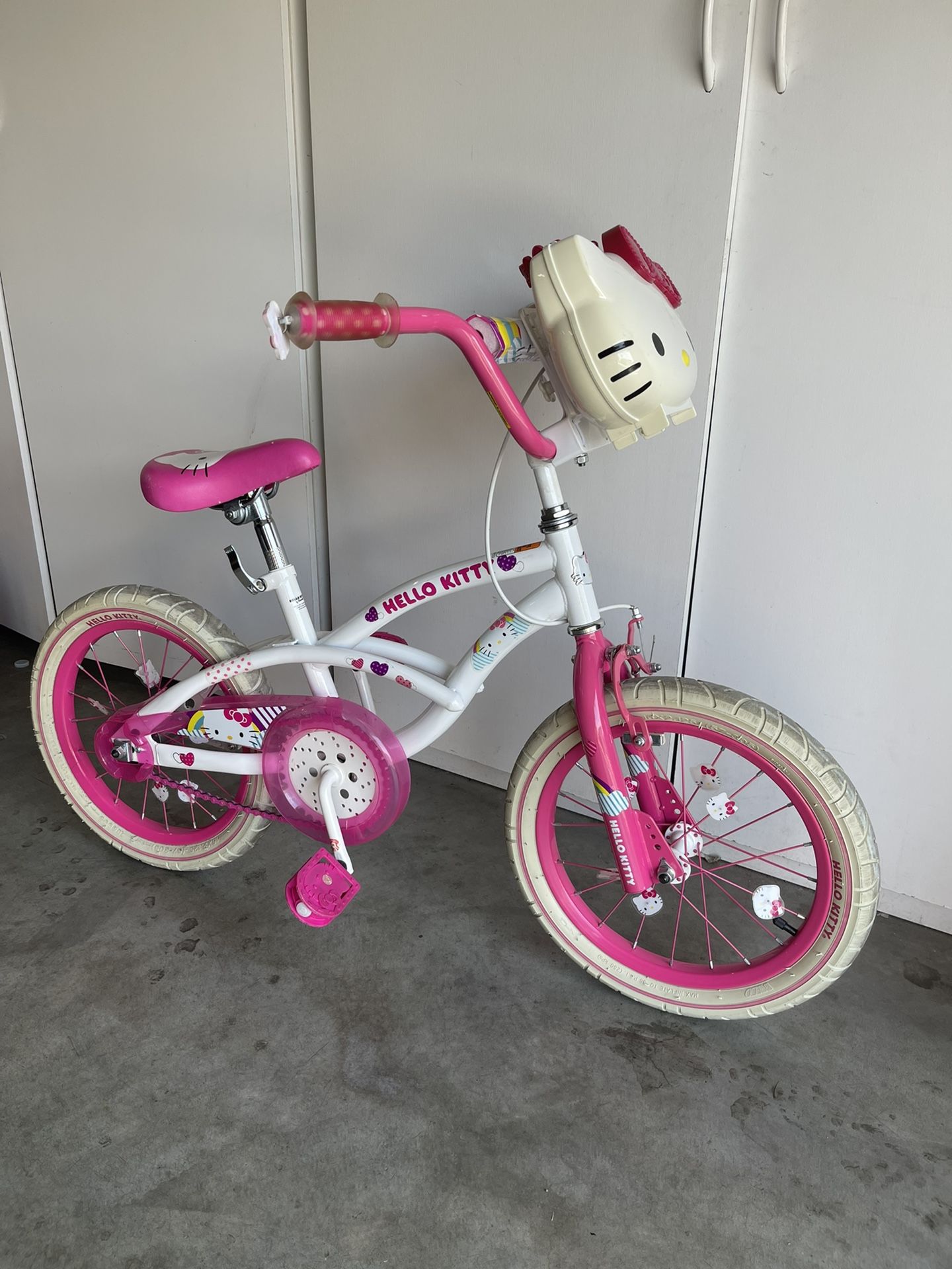 Girls 16”  Hello Kitty Bike . 