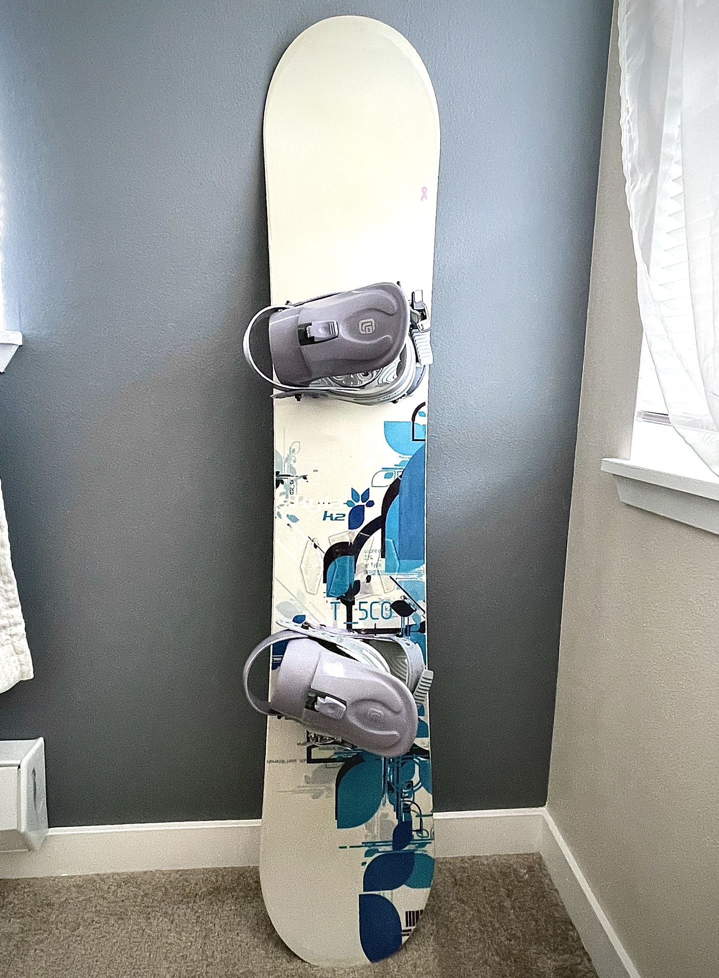 Women Snowboard K2 Skyla 143 with Bindings