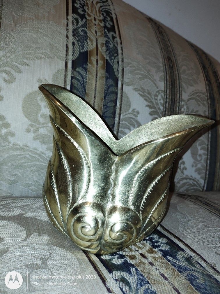 GOLDEN Unique Flower Vase/Item Holder