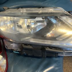 2019 Nissan Rogue Right Headlight 