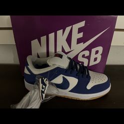 Los Angeles Dodgers - Brand New Size 6 Woman 