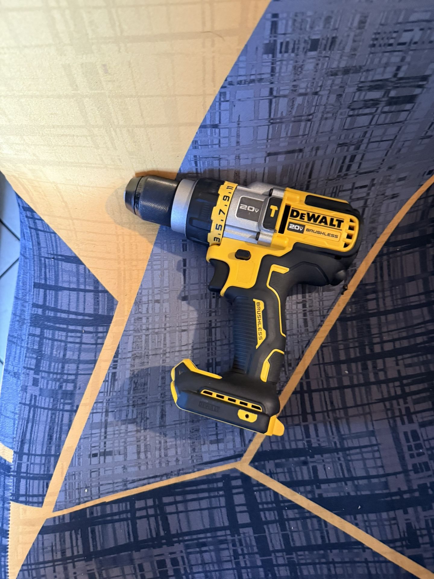 DeWALT 20v Max Flex Volt Av stage Brushless 1/4 Hammer Dril 
