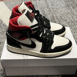 Air Jordan 1 Mid - Women sz 7