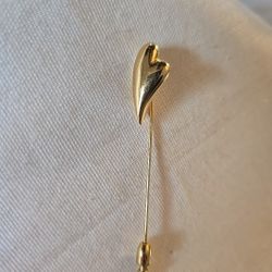 Vtg. Signed Crown Trifari Gold Tone Heart Shape Stick Lapel Pin Brooch Very Rare!