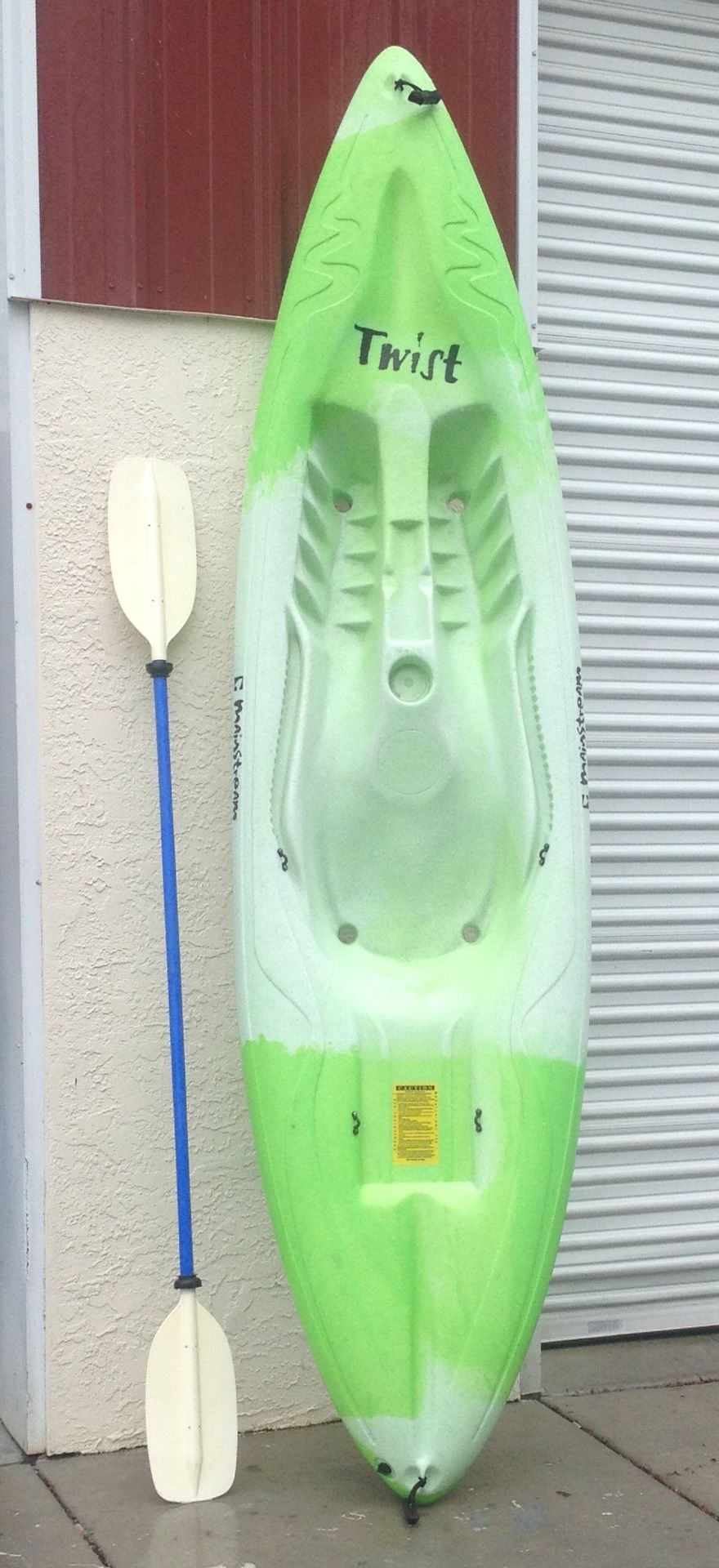10’ mainstream Twist kayak w/ seat and paddle for Sale in Tarpon