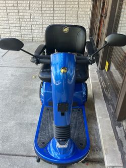 Golden Companion 3 Wheel Heavy Duty Mobility Scooter GC340 | Open Box, Blue