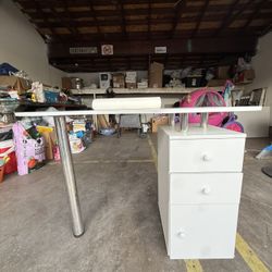 Manicure Table