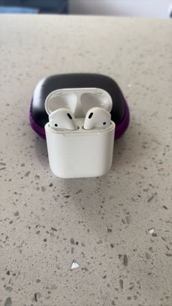 White Apple Wireless Air Pods