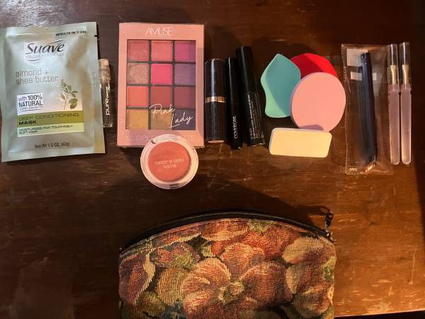 Make up Bag with Products* New
