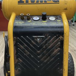 Dewalt 4.5 Gallon Wheeled Electric Air Compressor 250 Psi