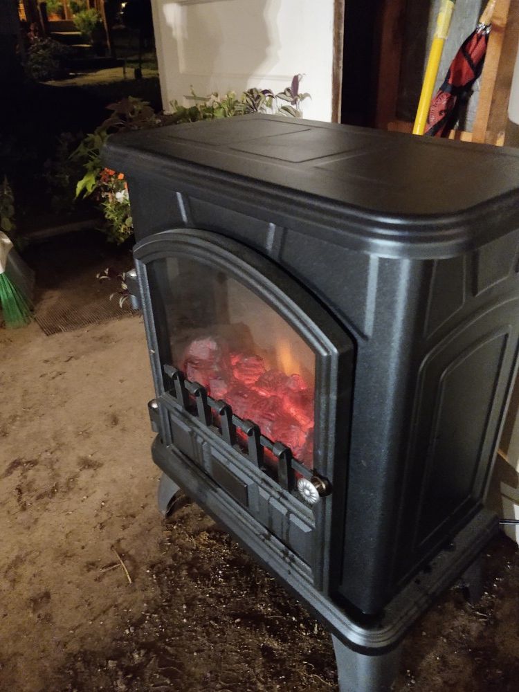 Electric fireplace/heater for Sale in Wellsboro, PA - OfferUp