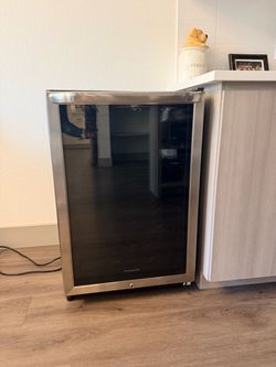 Frigidaire Wine Cooler / Wine Fridge – Great Condition