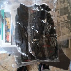 2 Pairs Of Safety Gloves