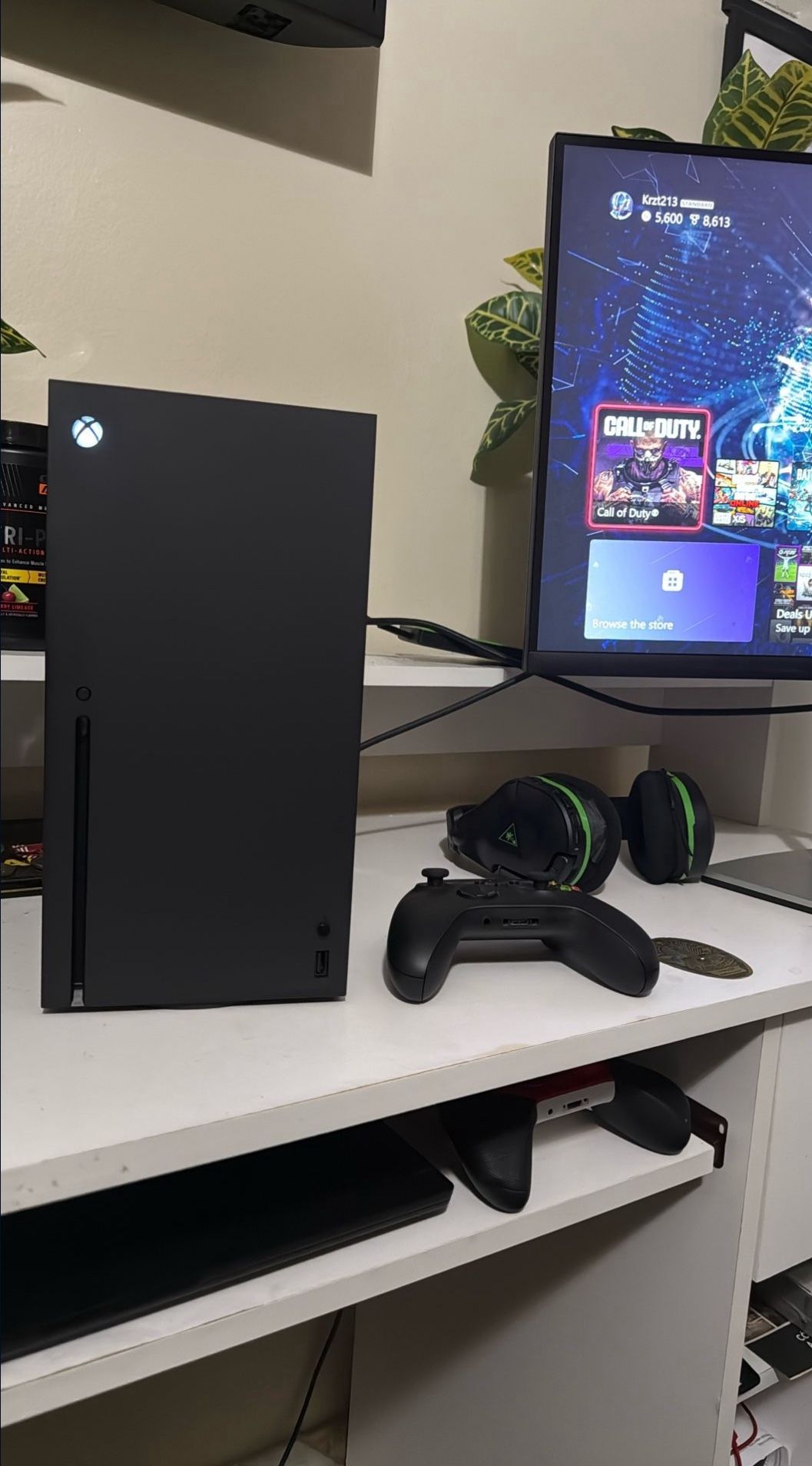 Xbox Series X W/1controllers